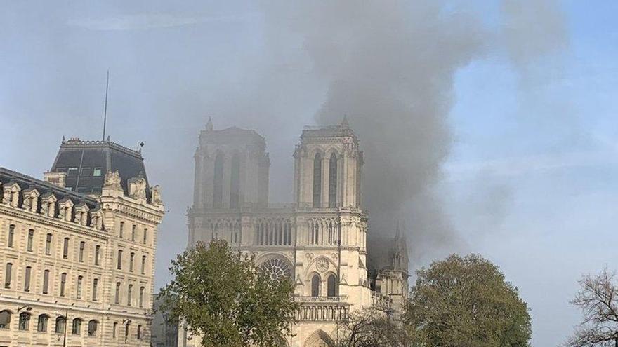 Incendio en la catedral de Nôtre Dame, en París / &#039;Streaming&#039;