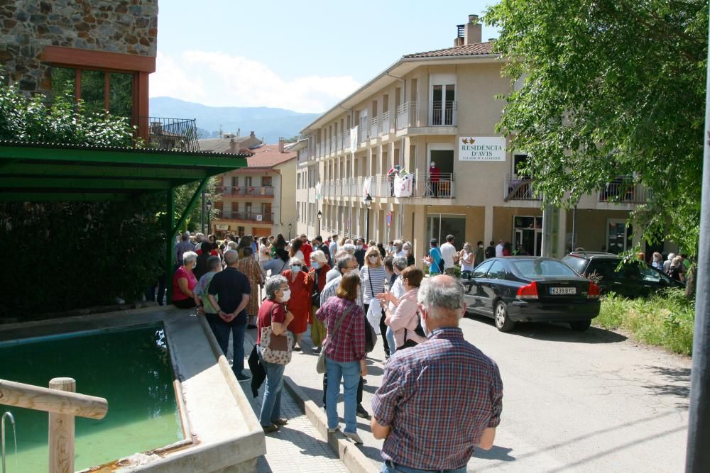 Els veïns reconeixen la tasca dels treballadors de la residència de Bagà