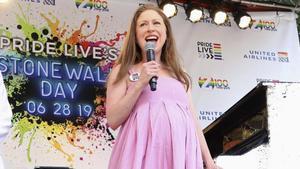 Chelsea Clinton, embarazadísima, el pasado 28 de junio en Nueva York.
