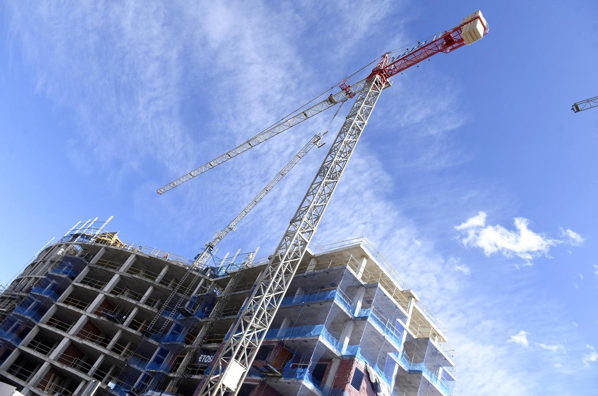 Edificios en construcción en la ciudad de Murcia, esta semana.