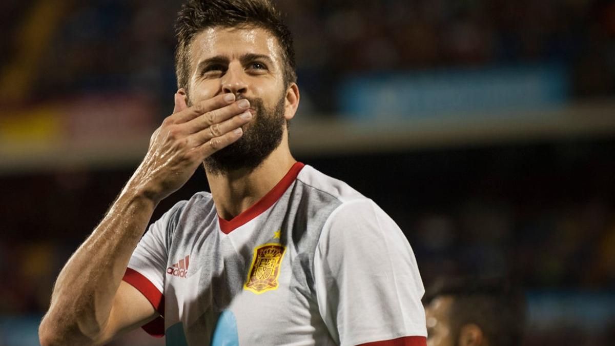 Piqué lanza un beso