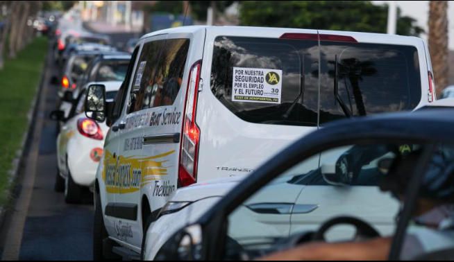 Caravana para reclamar test en Canarias.