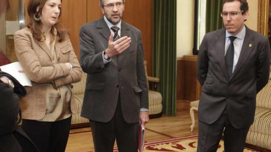 Fernández Rico, con Alsina y Couto, durante la reunión en el Ayuntamiento.