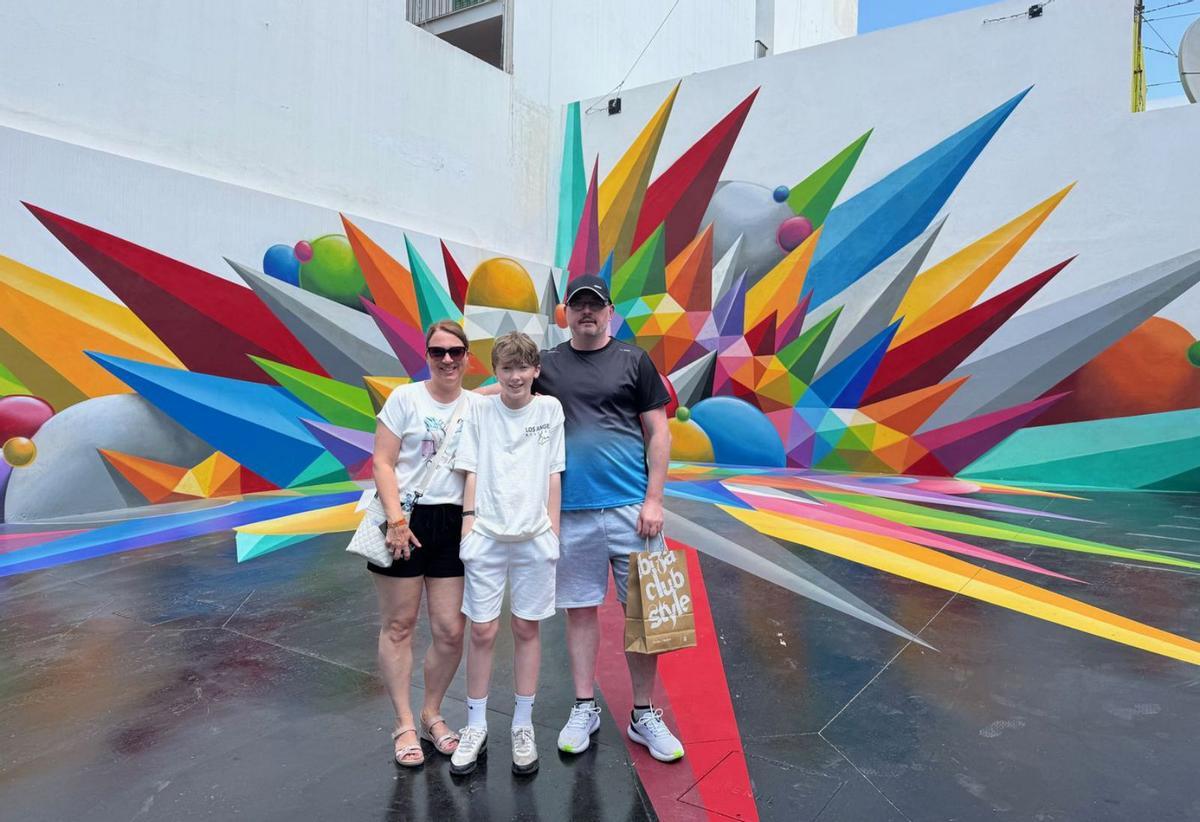 Los repartidores se han tenido que adaptar para no dañar la obra de Okuda. | E.T.K.