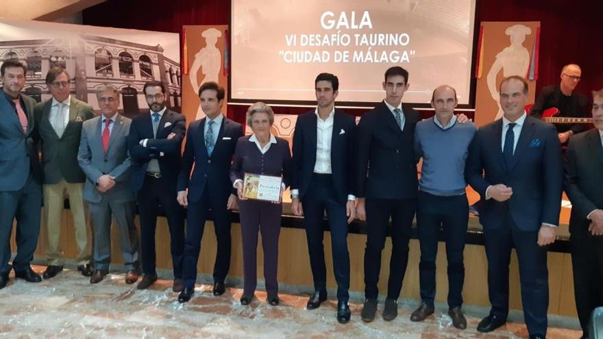 Foto de familia de los premiados del Desafío Taurino.