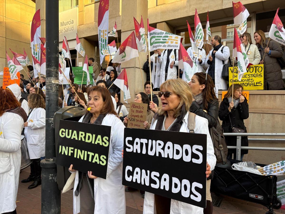 Concentración de médicos este miércoles ante Salud.