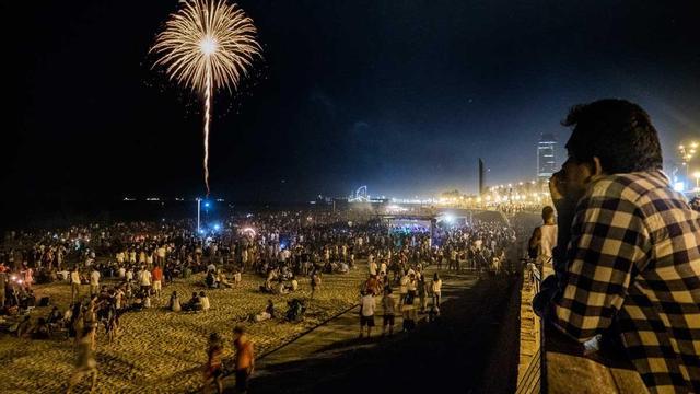 Verbena de Sant Joan en la playa de Barcelona