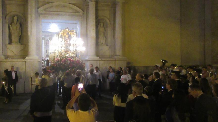 Burjassot corona sus fiestas patronales con la Pujà de la Virgen de la Cabeza