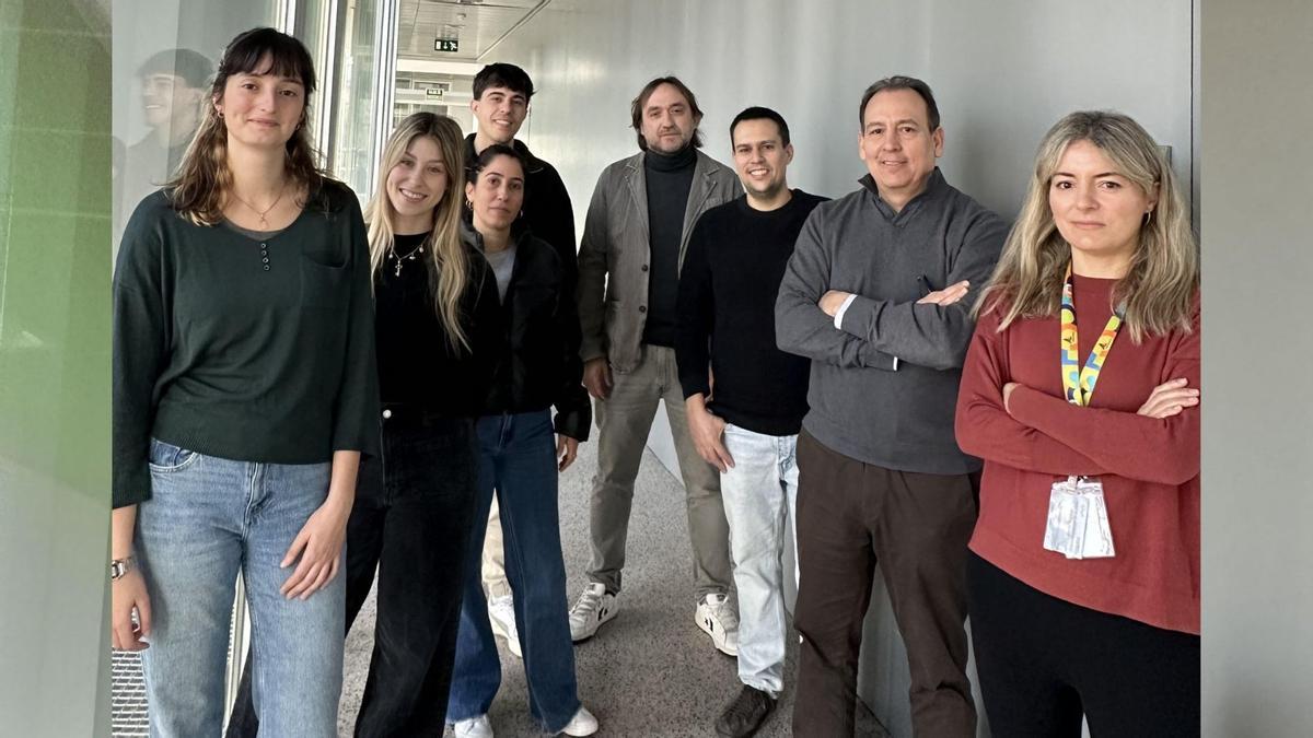 De izquierda a derecha: Cecilia Pesini, Lorena S Millán, Adanays Calvo, Mario Gil, Julián Pardo, Diego Sanchez, Ariel Ramírez y Carmen Oñate.