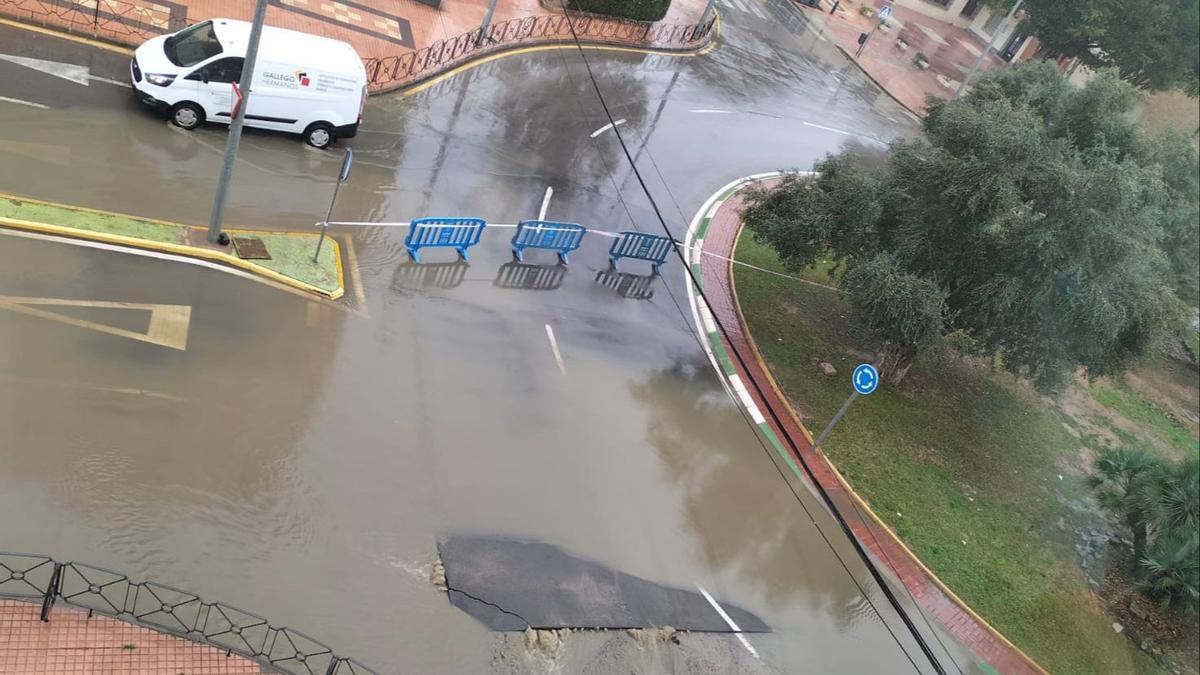 Imagen  de la rotonda de San Fulgencio tomada por un vecino desde su casa, este martes.