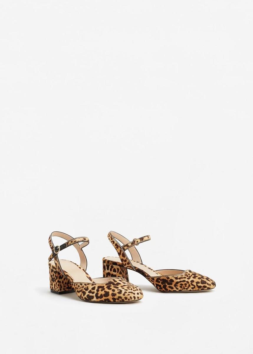 Prendas de leopardo para lucir en primavera: zapatos de piel