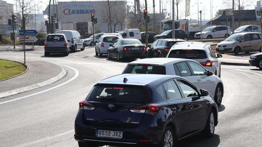 Ein Minderjähriger ohne Führerschein kollidiert mit seinem Moped in Castelló und verletzt seine 12-jährige Schwester