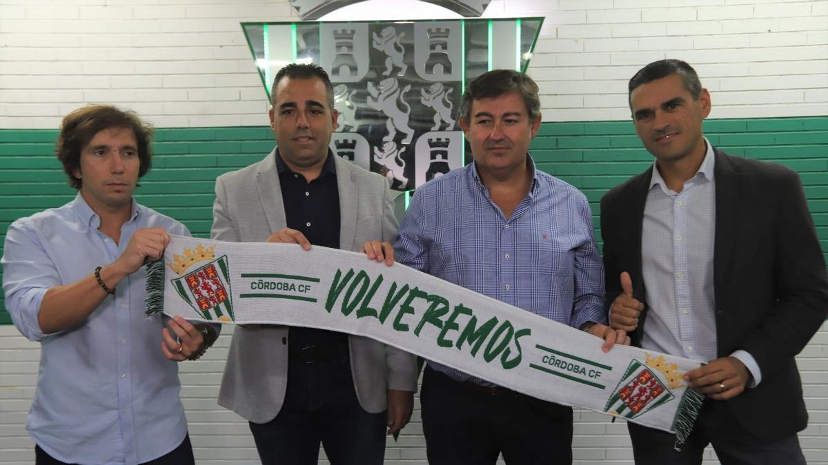 Raúl Cámara, Germán Crespo, Javier González Calvo y Juanito, en la presentación oficial de las renovaciones.