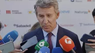 Feijóo presenta los avales para ser reelegido presidente del PP y vencer a Sánchez: "Esto es mafia pura"