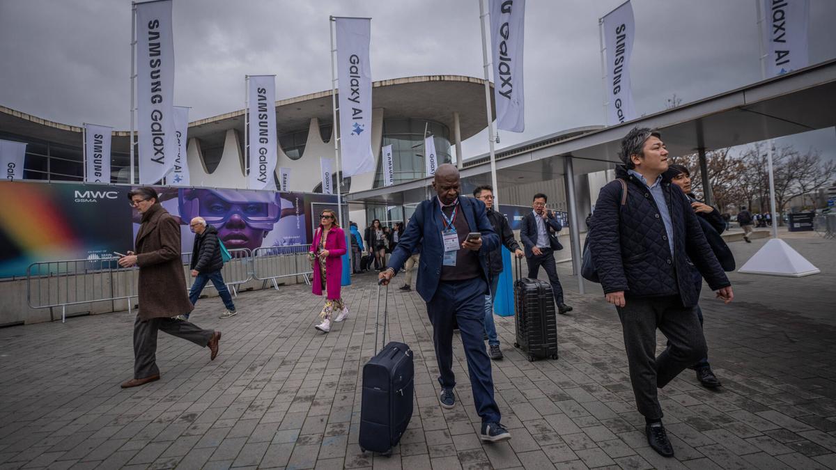 Congresistas el último día del MWC, a principios de marzo.