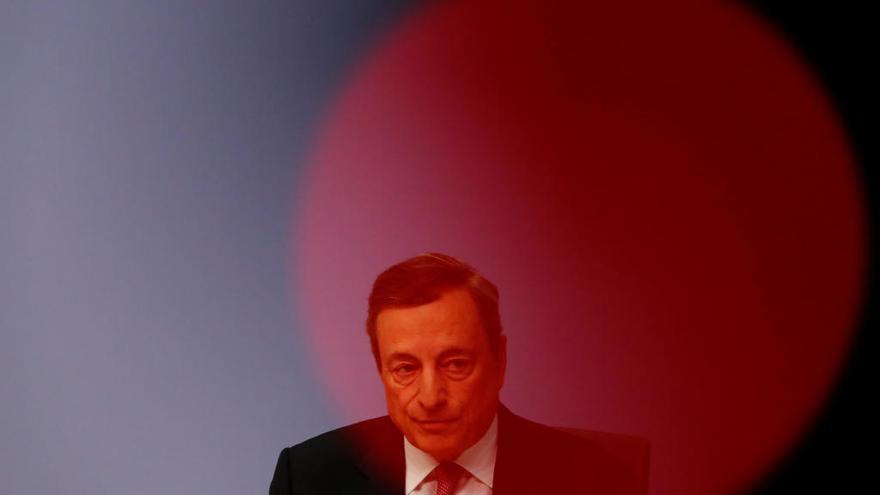 Draghi allunya les pujades de tipus en veure majors riscos&quot;a la baixa&quot; per a l&#039;eurozona