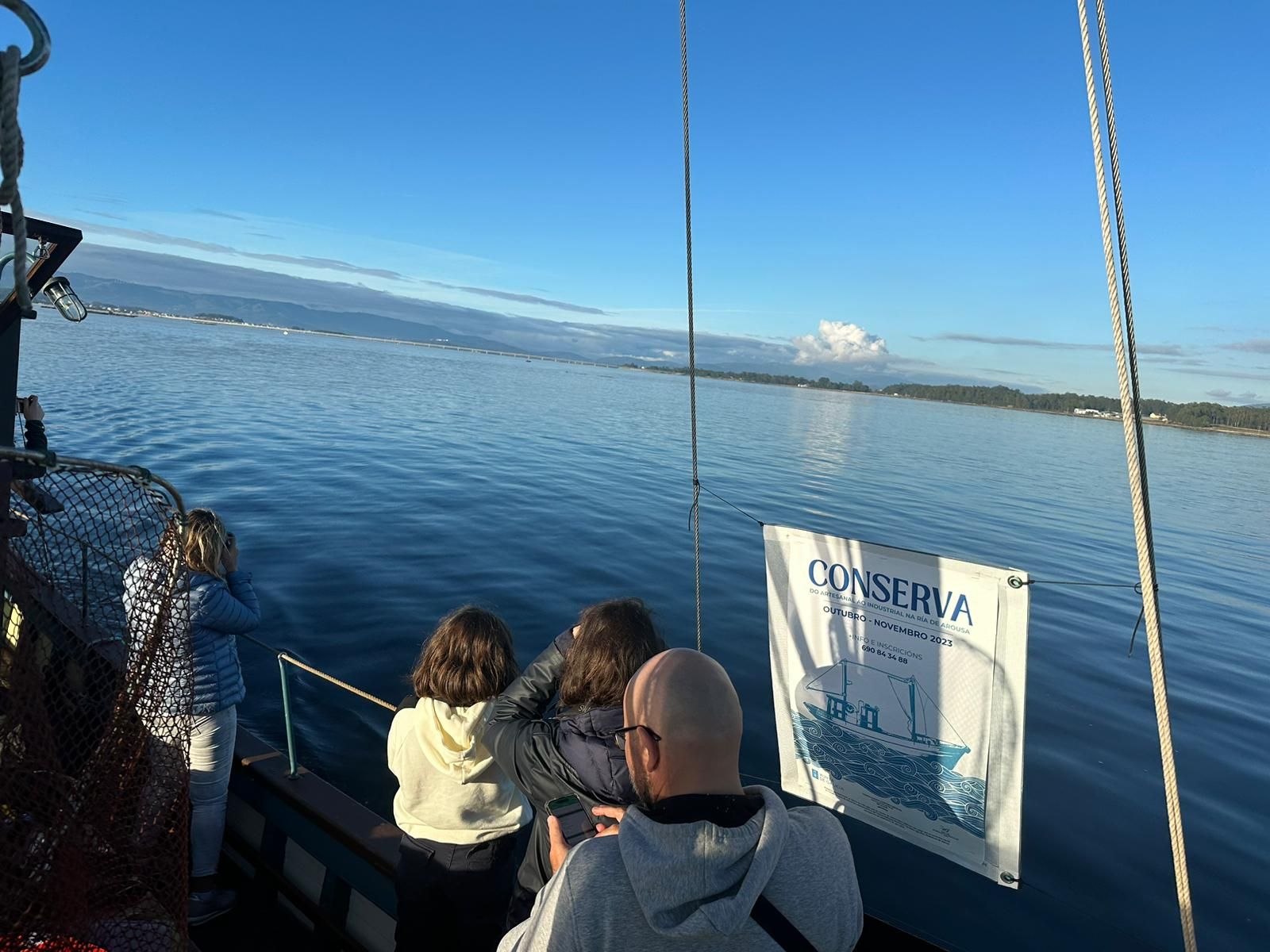 Asistentes a las actividades a bordo del "Chasula".