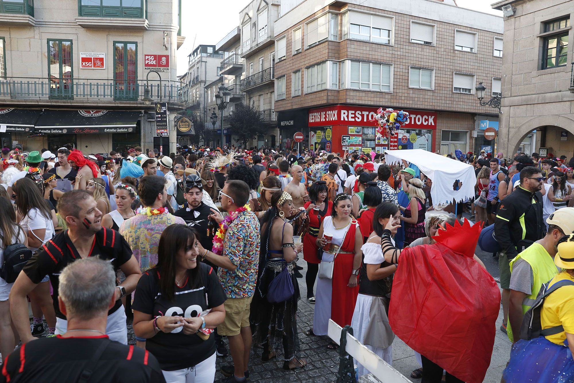 Entroido de Verán: Redondela se llena de color