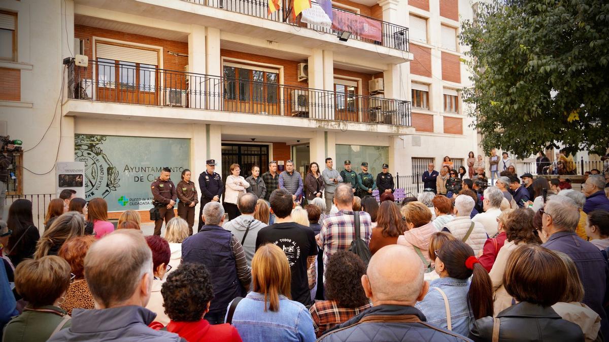 Minuto de silencio en Chiva.