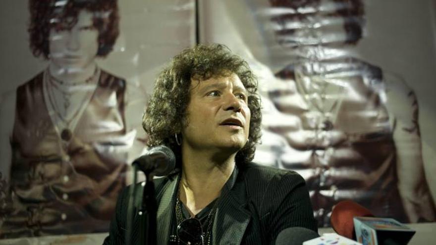 Bunbury quiere revisitar su repertorio con Héroes