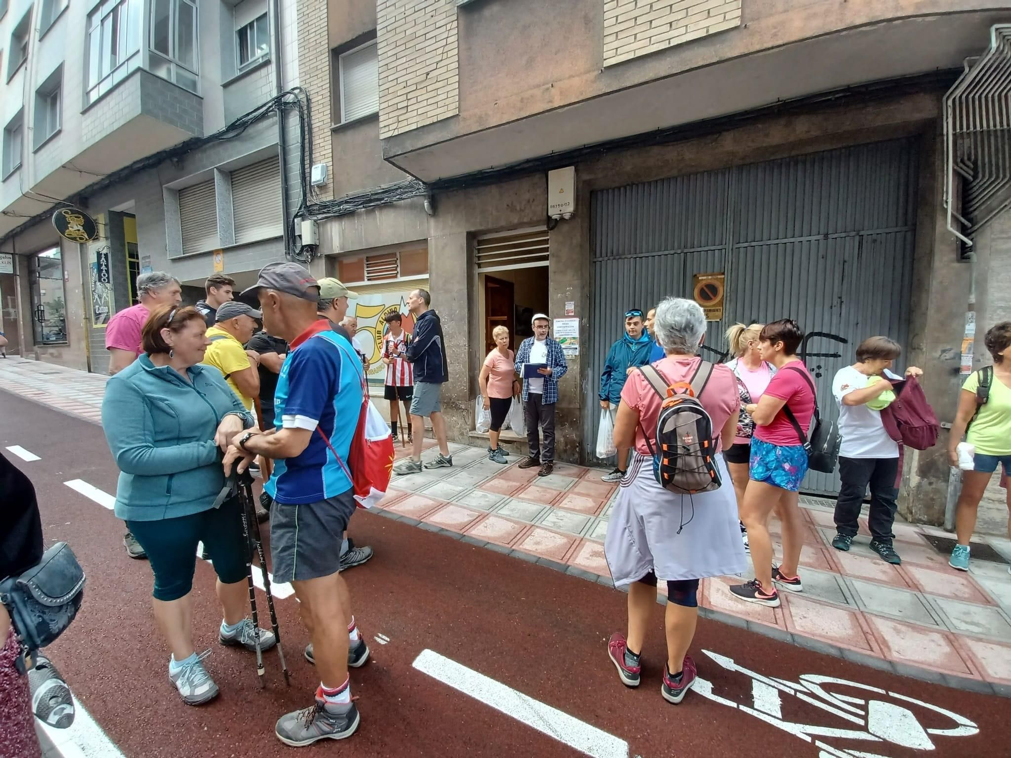 La otra ruta de Santa Isabel madruga en Lugones: estos son los participantes en la popular marcha senderista