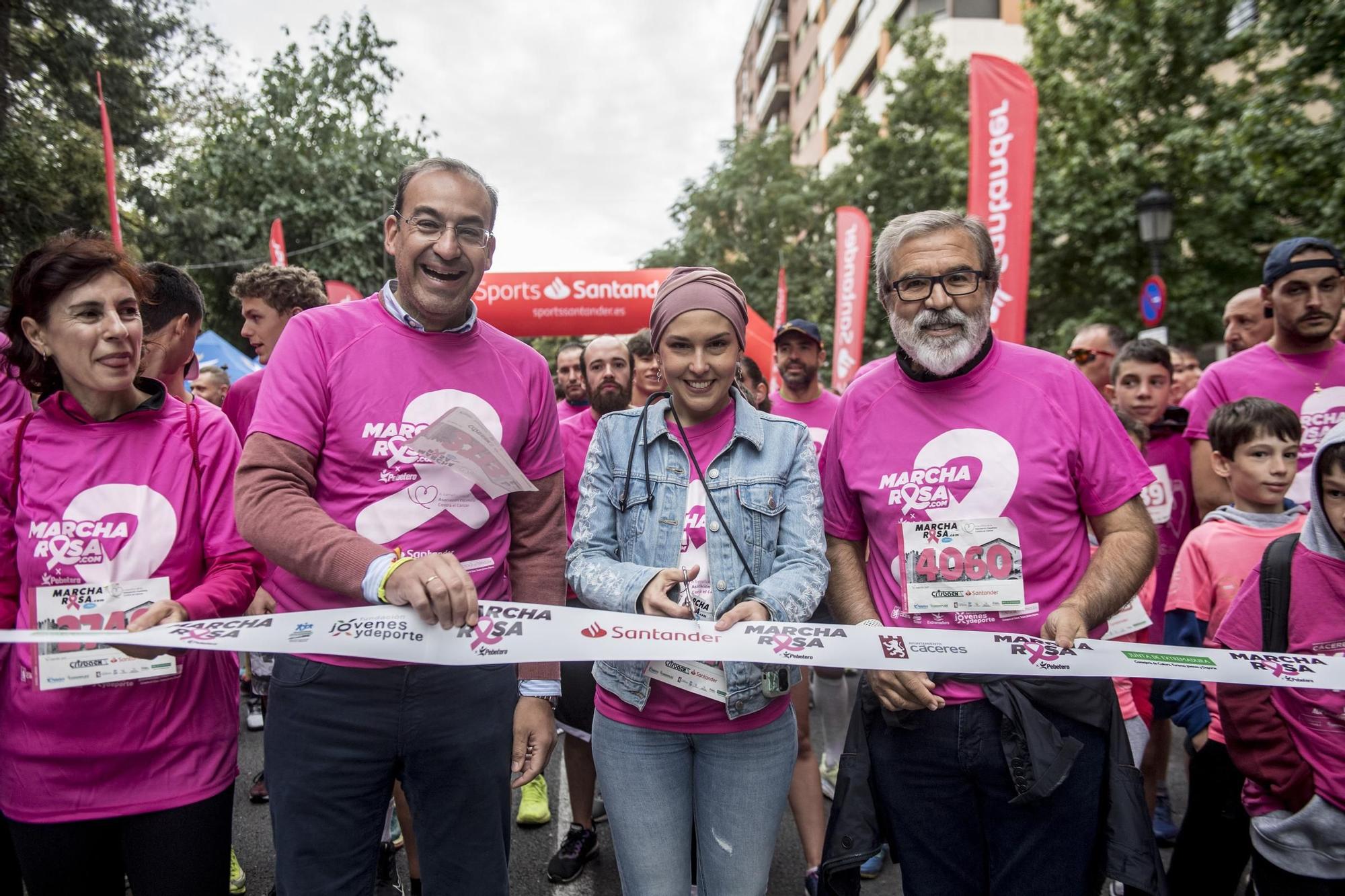 GALERÍA | Así fue la Marcha Rosa contra el cáncer en Cáceres