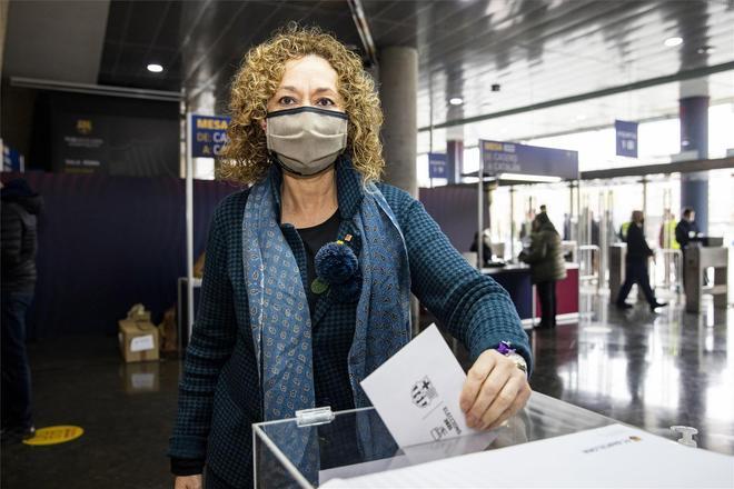 Más personalidades votando en las elecciones al Barça