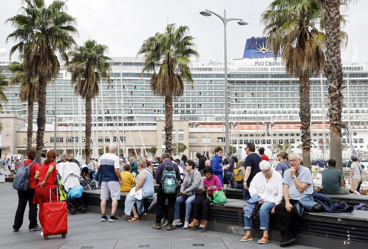 Primera escala oficial del crucero "Arvia" en Vigo