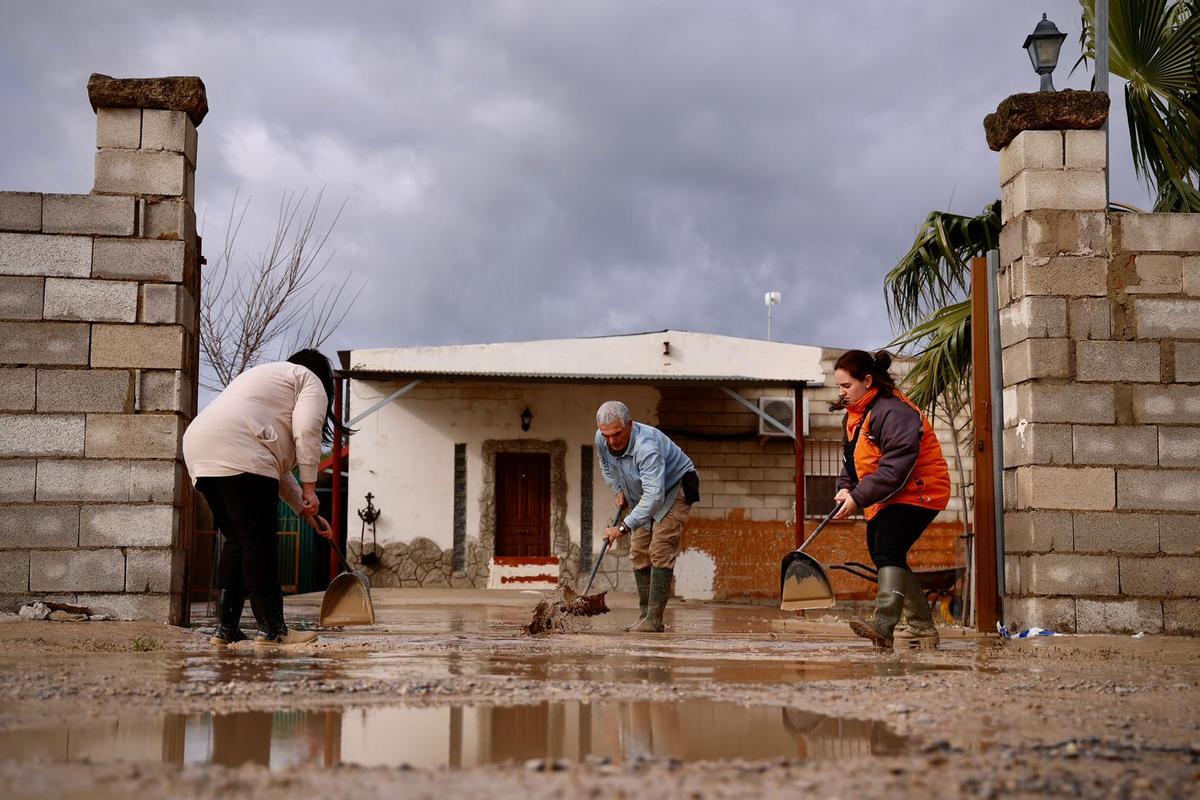 La vuelta a casa de los desalojados cordobeses por el temporal.