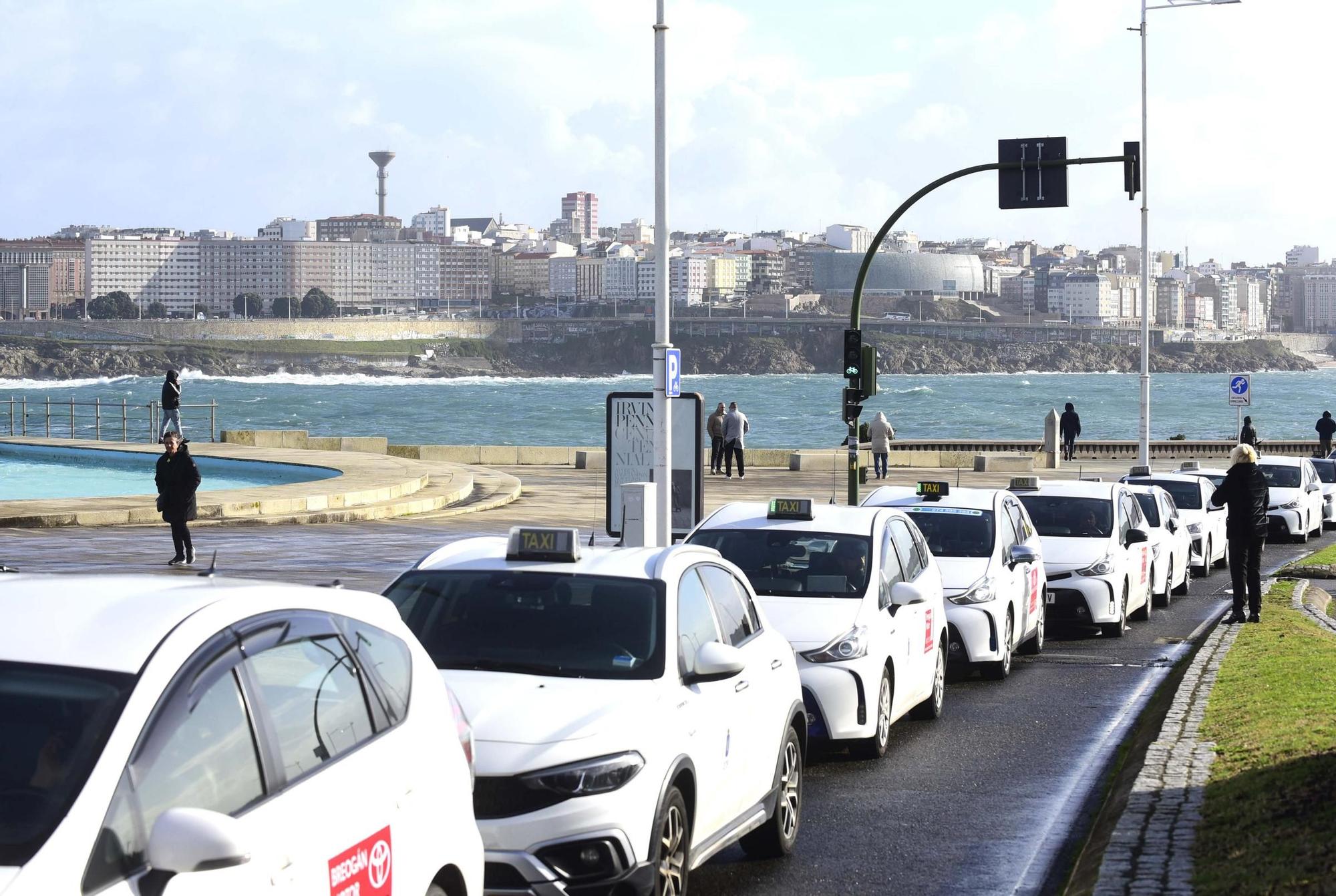 Protesta de taxistas en A Coruña por el encarecimiento de las pólizas de seguro