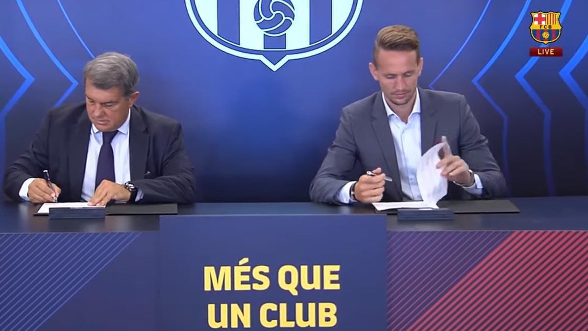 Luuk De Jong ya ha firmado su contrato con el Barça