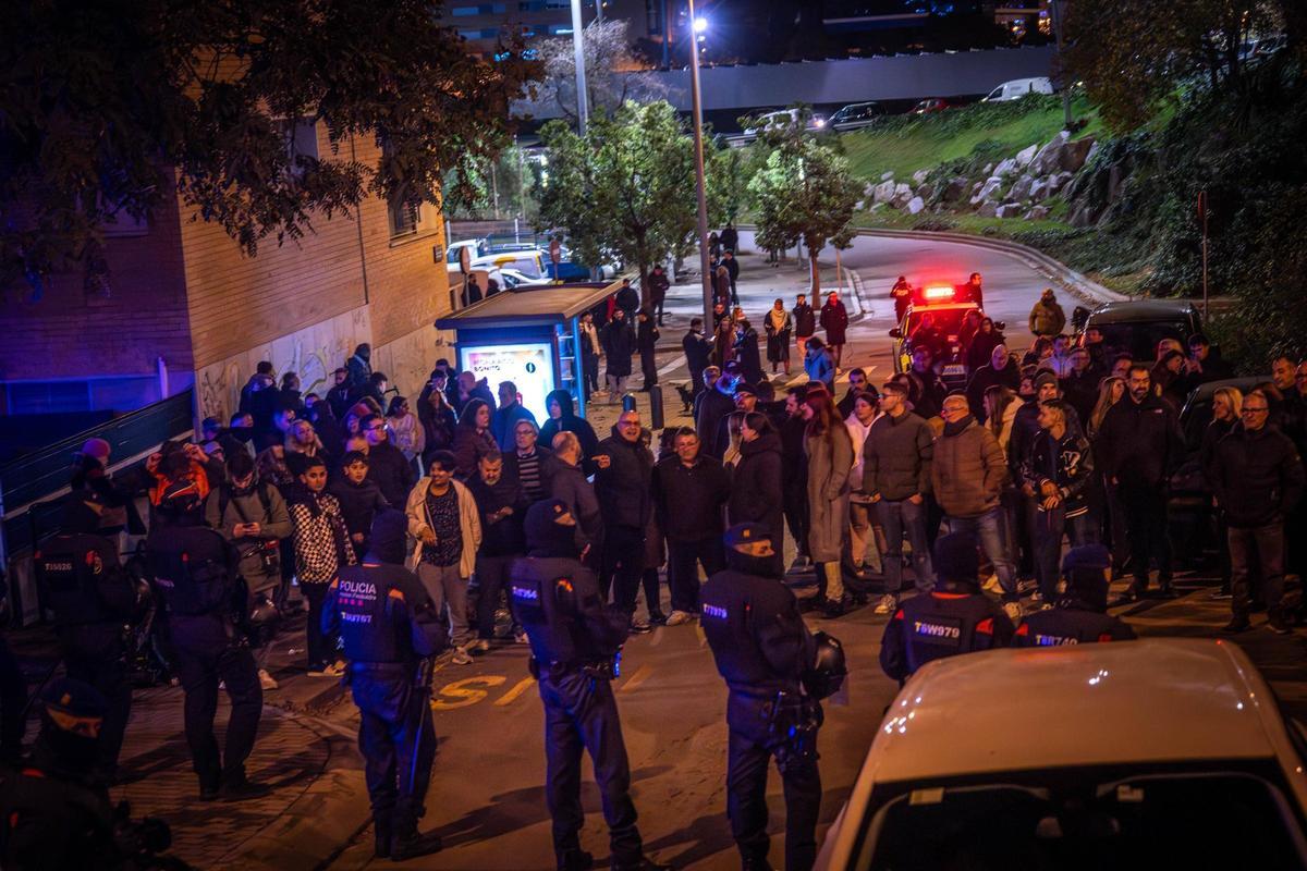 Concentraciones en Badalona a favor y en contra el desalojo de migrantes del B9