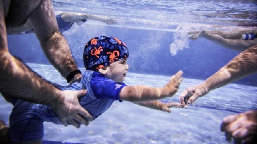 Bebés bajo el agua