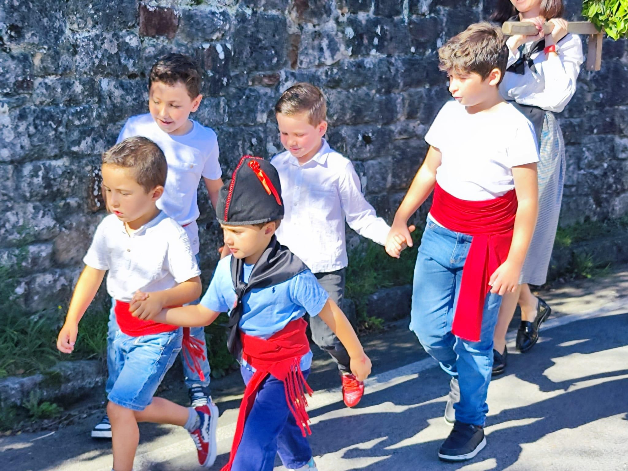 El traje mariñán vuelve a lucirse en Quintes por San Antonio