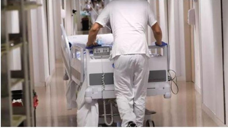 Los trabajadores de los hospitales privados reclaman una subida del 35%