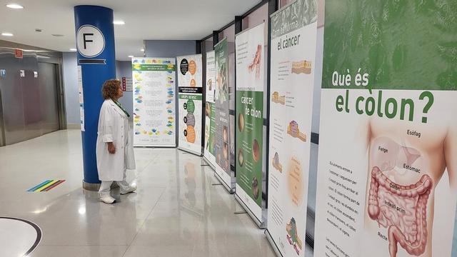 Exposició sobre el càncer de còlon a l’Hospital de Figueres.