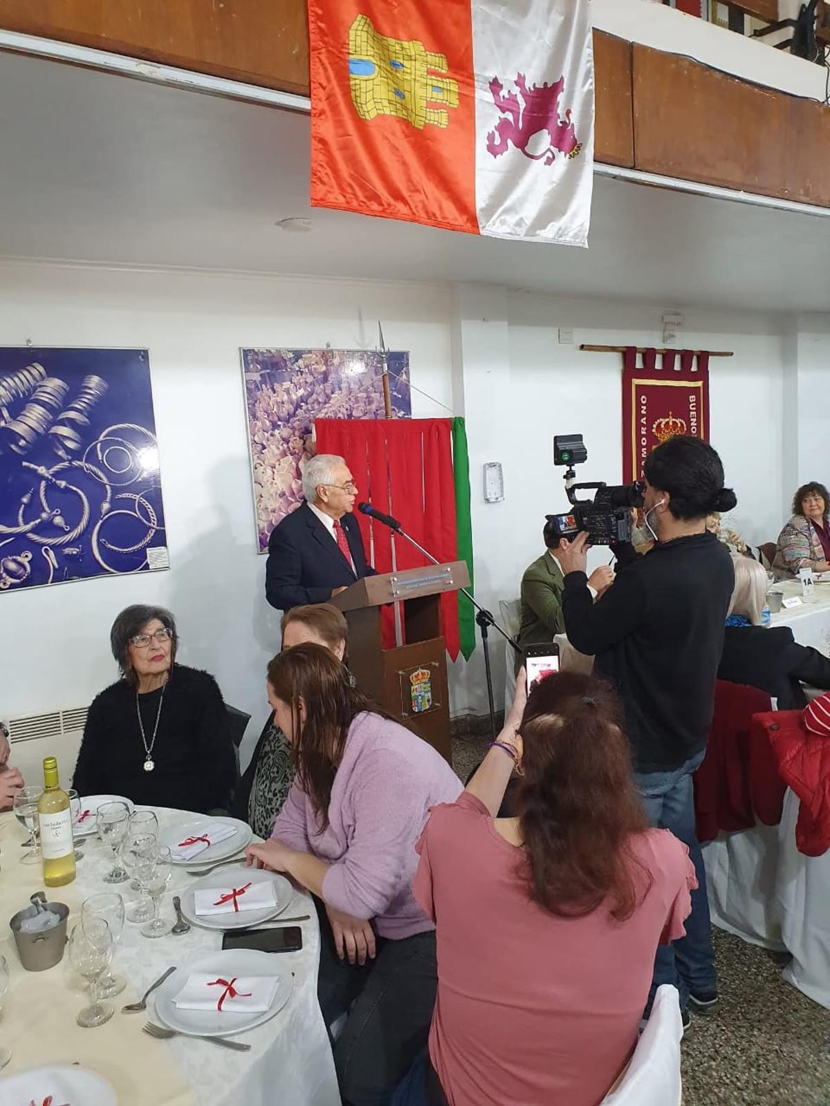 Néstor Seijas se dirige a los socios durante el acto.