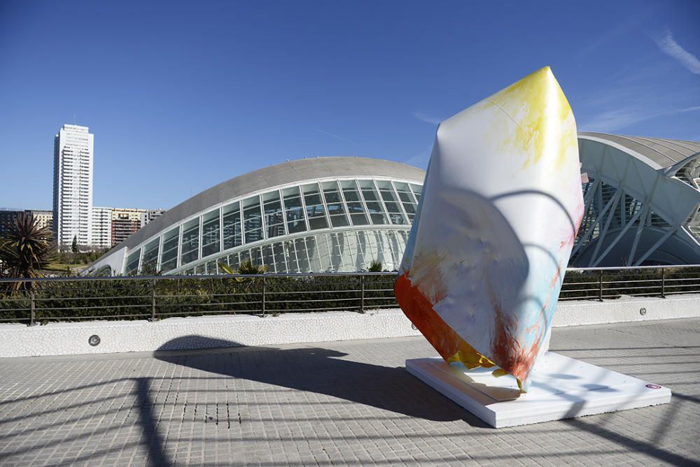 Arne Quize planta su 'jardín' junto a la obra de Calatrava