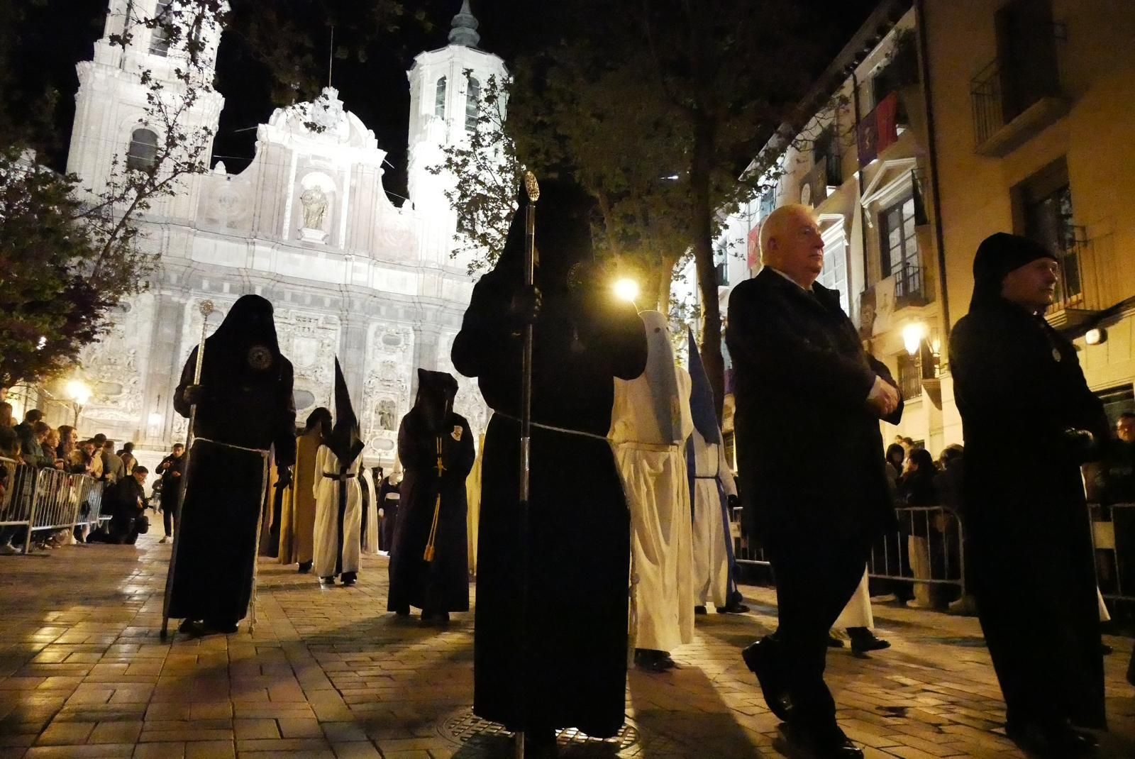 En imágenes | Zaragoza se conmueve con el 'Encuentro' de Jesús del Calvario y la Virgen de los Dolores