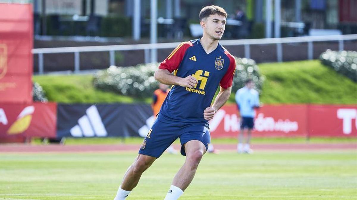 Zubimendi, en un entreno con la Selección.