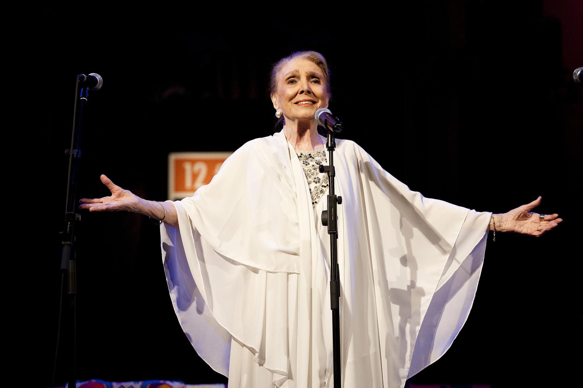 María Dolores Pradera durante un concierto en el Palau de la Música de Barcelona en 2010.