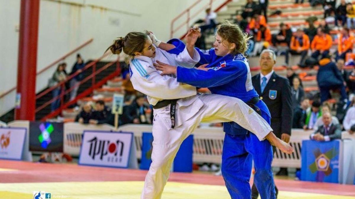 Verónica Pacheco conta la italiana Massimetti en un combate del campeonato