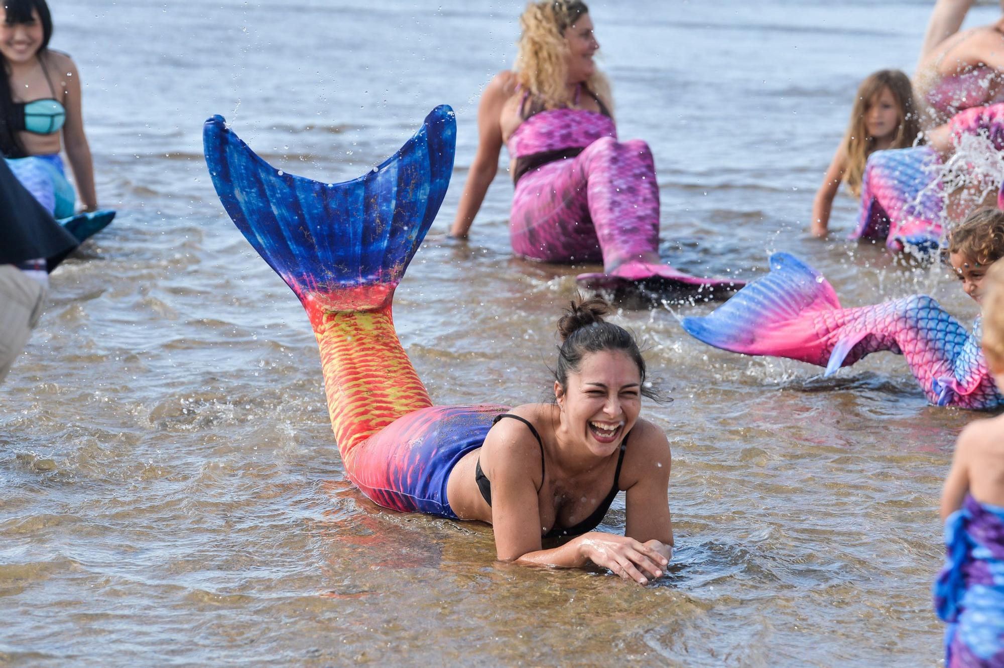 Actividades en la playa de Las Canteras de la primera escuela de sirenas y tritones de Gran Canaria (8/05/2021)