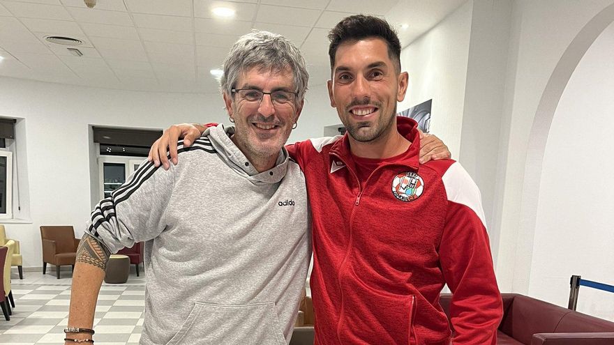 El "tiburón" del área, Aiert Derteano, visita al Zamora CF antes del partido ante el Athletic B