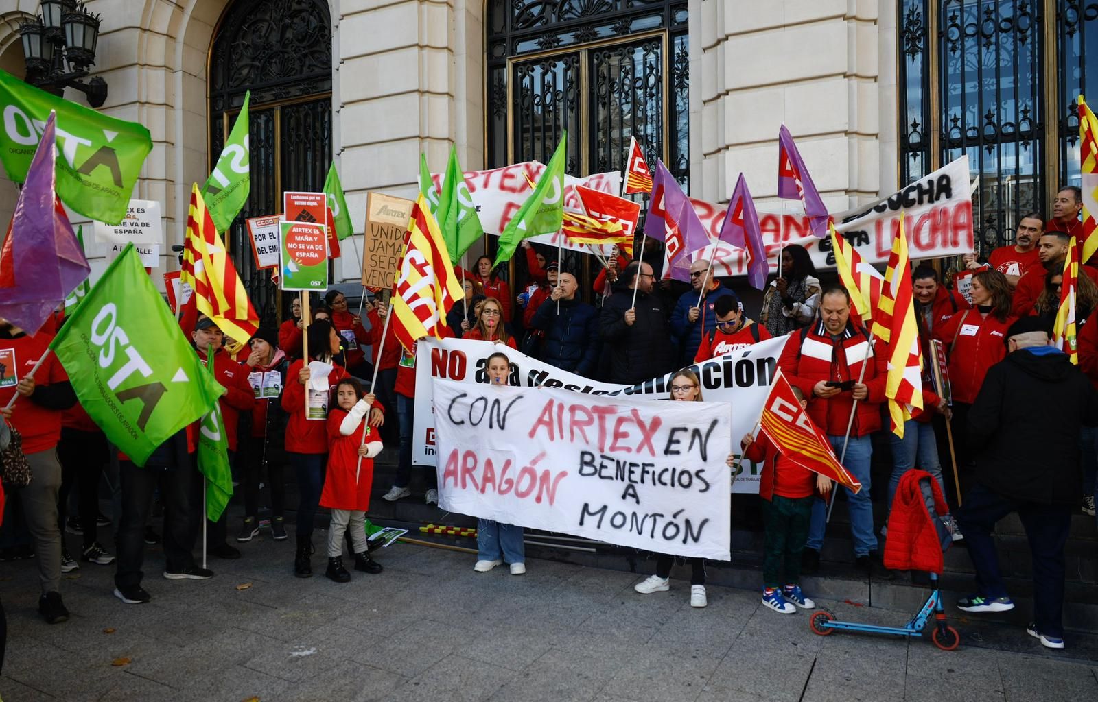 Protesta de los trabajadores de Airtex por su traslado a Rumanía