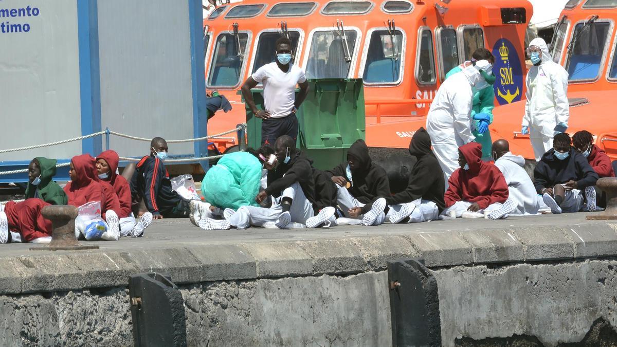 Atienden a las personas rescatadas en Canarias