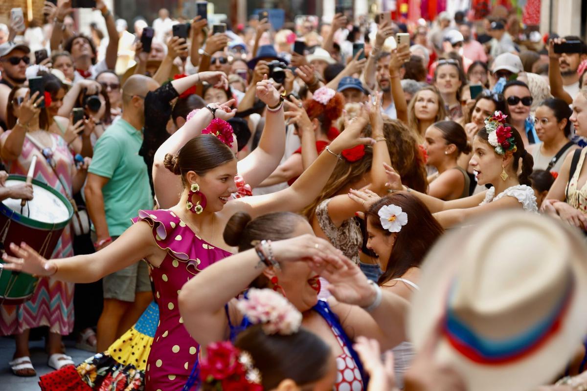 MLG 23-08-2025.-Miles de malagueños y visitantes, disfrutan del último día de la Feria de Málaga