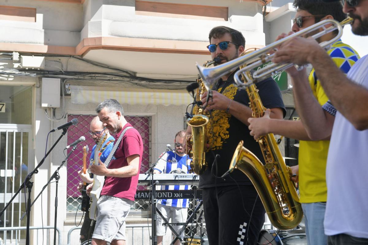 La fiesta por el ascenso del Deportivo arranca en la calle San Juan de A Coruña.