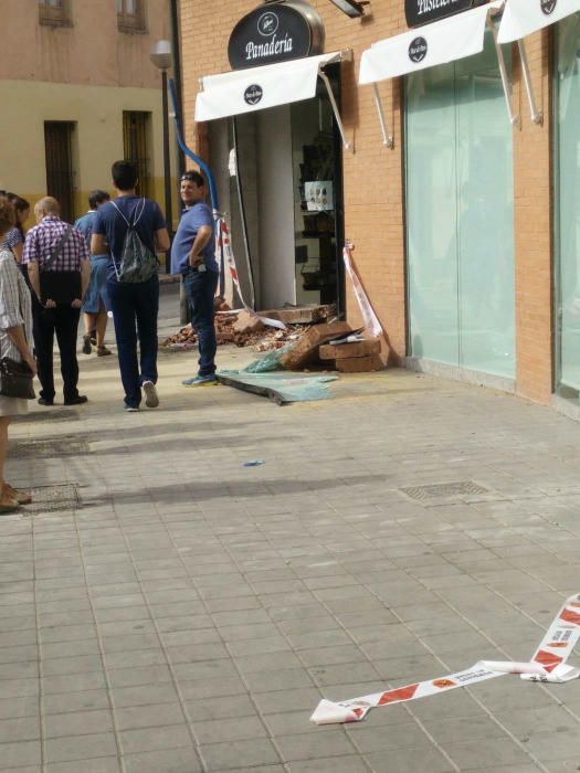 Una muerta y tres heridos al empotrarse un coche contra una panadería en Alicante