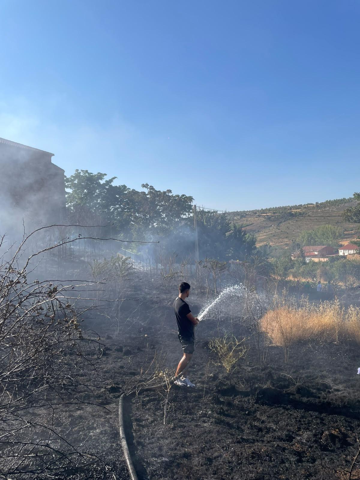 GALERÍA| Así se ha luchado contra el fuego en Cunquilla de Vidriales